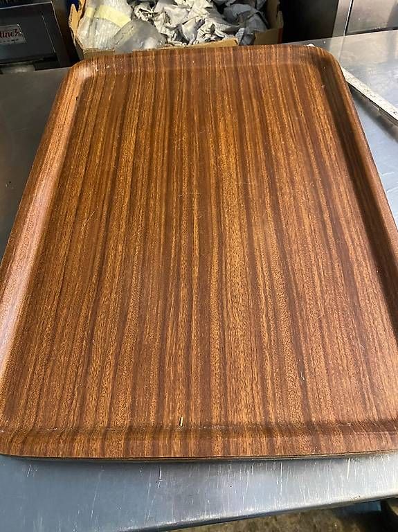 Pareti & Soffitti: 4 x Plateaux pour restaurant – Usato da Martigny venduto da seater 2