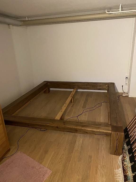 Livique Lits: Bett Emilia massive Sumpfeiche – D'occasion à Wilen b. Wollerau par degen2000 1