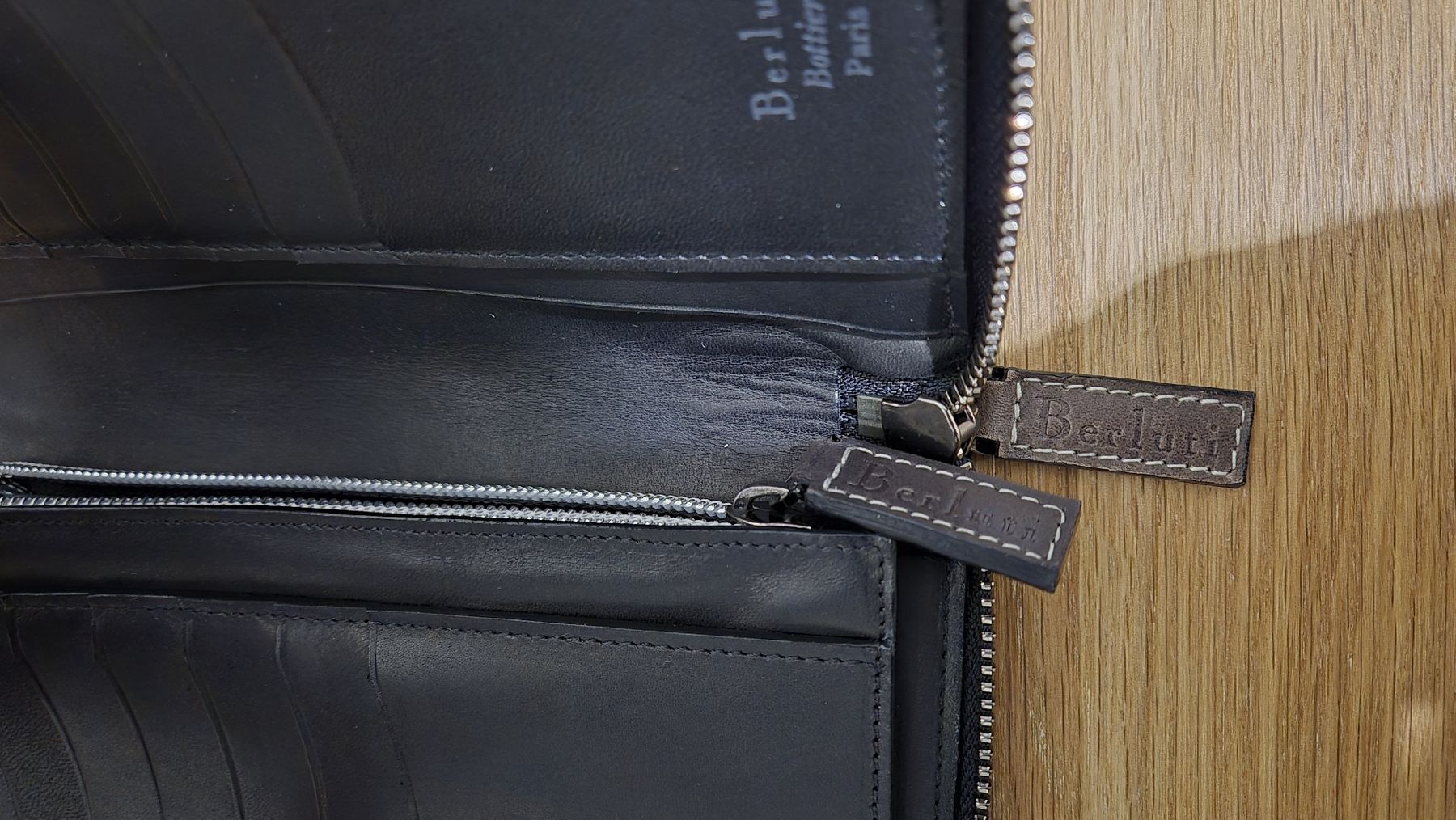 Berluti Portafogli: Portefeuille Berluti Scritto – Nuovo (secondo la descrizione) da Genève venduto da pixalex 1