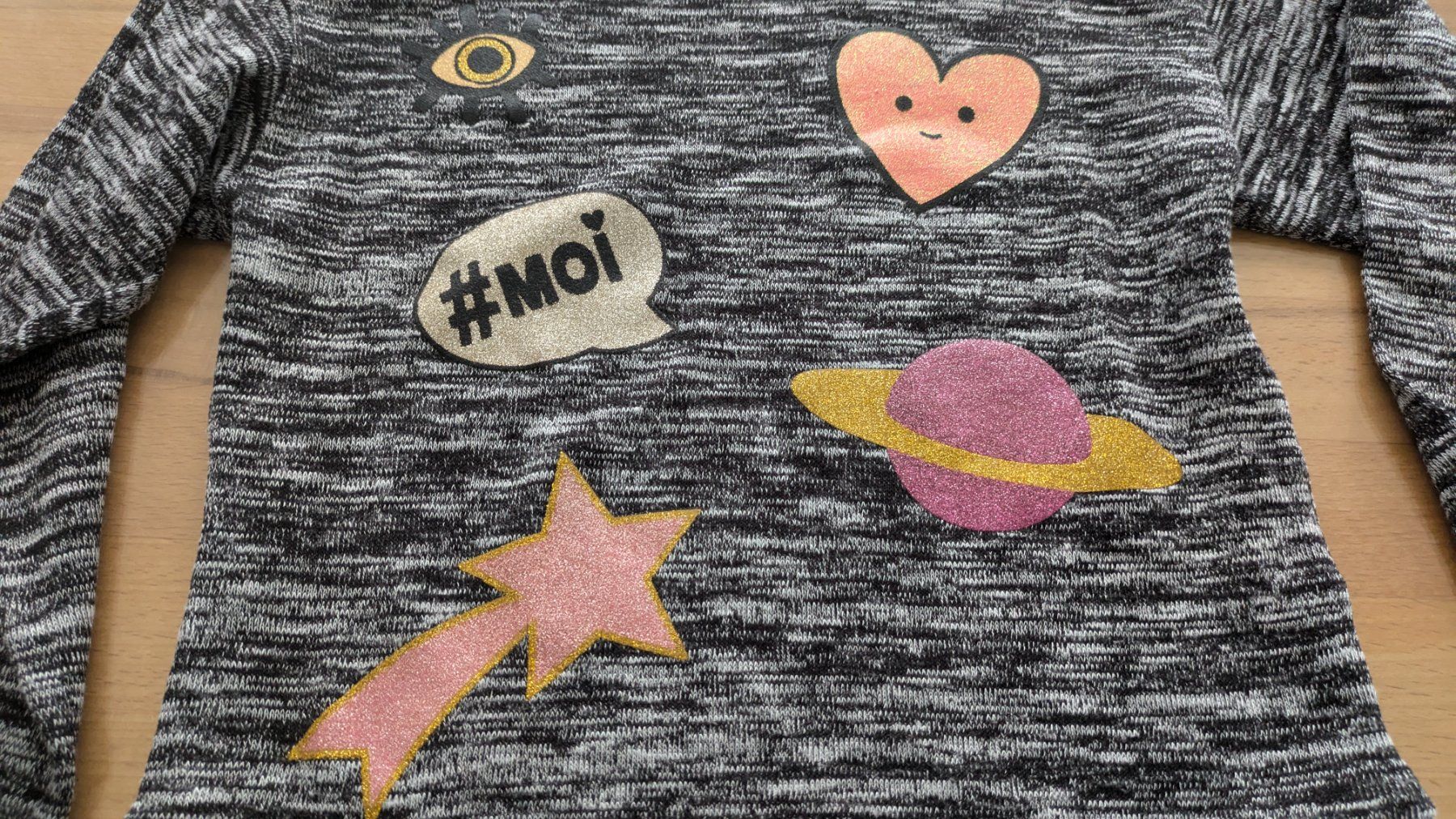 H&M Maglioni & Felpe: Schöner Pullover mit Glitzermotiv - ab 104 – Usato da Staufen venduto da Fleby84 1