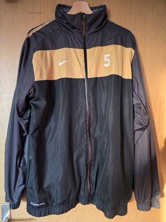 Nike Storm-Fit Fussballjacke / Regenjacke