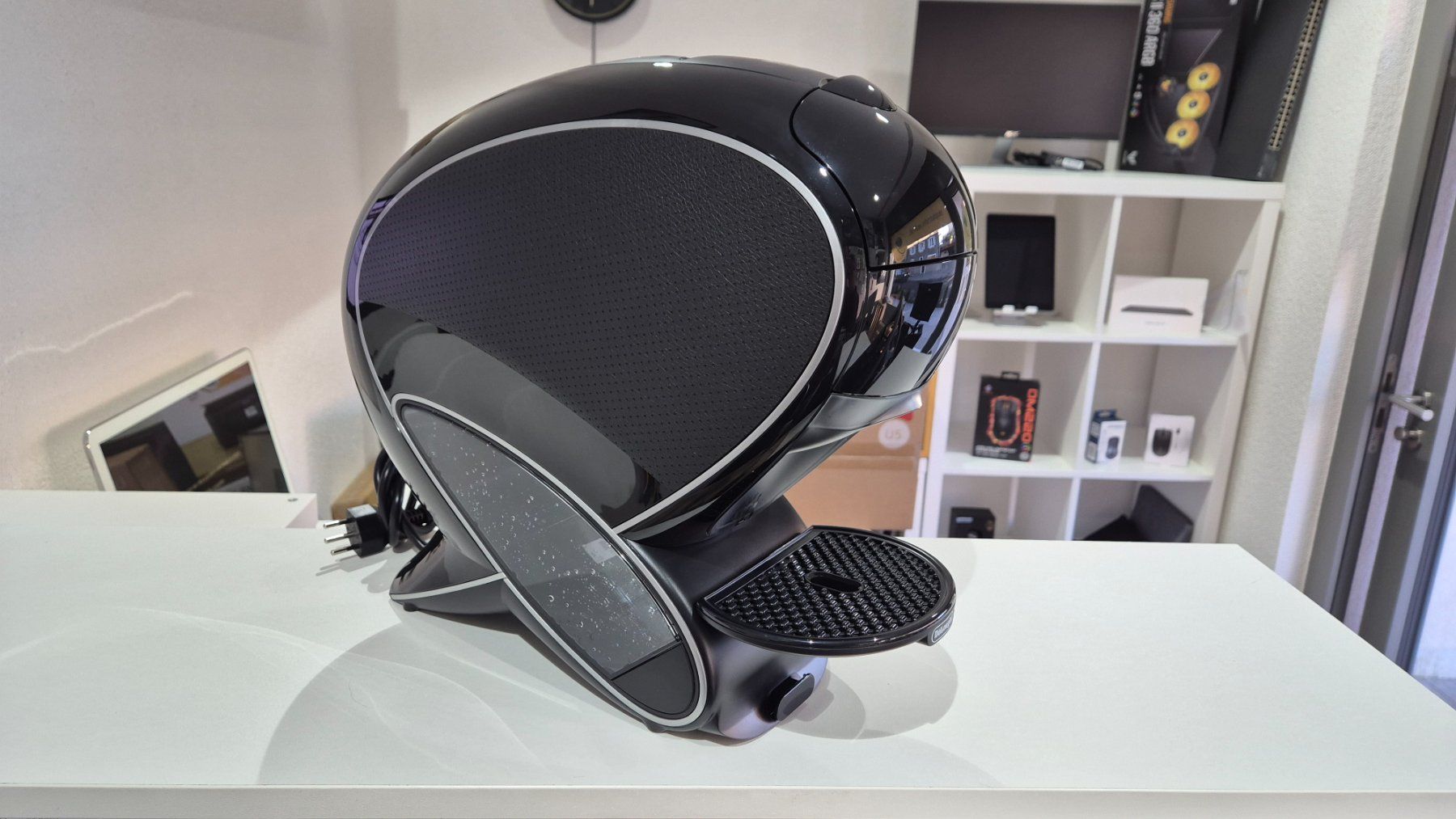 Macchine per caffè & Macchine per espresso: Machine NEO Latte  Dolce-Gusto Noir – Nuovo e nell'imballaggio originale da Chatel-St-Denis venduto da Teck7