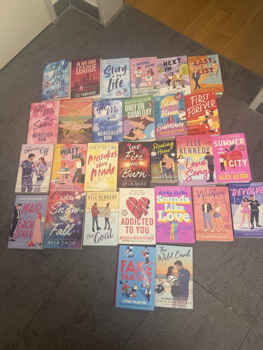 Libri: 28 English Fiction Romance Paperbacks – Usato da Liebefeld venduto da Hoka2