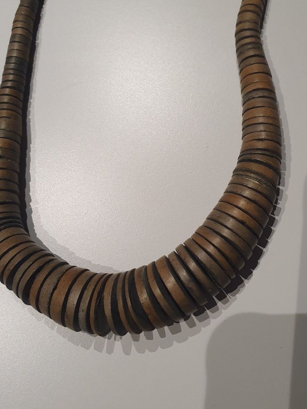 Ketten: Kette, grau braun, Holz, Modeschmuck – Gebraucht aus Heinrichswil von sabi2809 5
