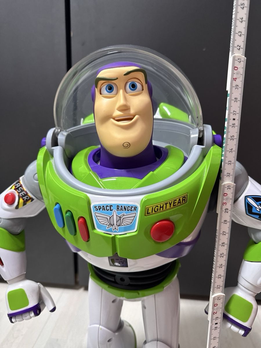 Statuette: Buzz Lightyear Actionfigur 42cm gross mit Fernbedienung – Usato da Waltenschwil venduto da YippihYahYeh 2