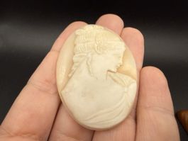 Antiker Kameo aus Knochen, Profil einer eleganten Frau