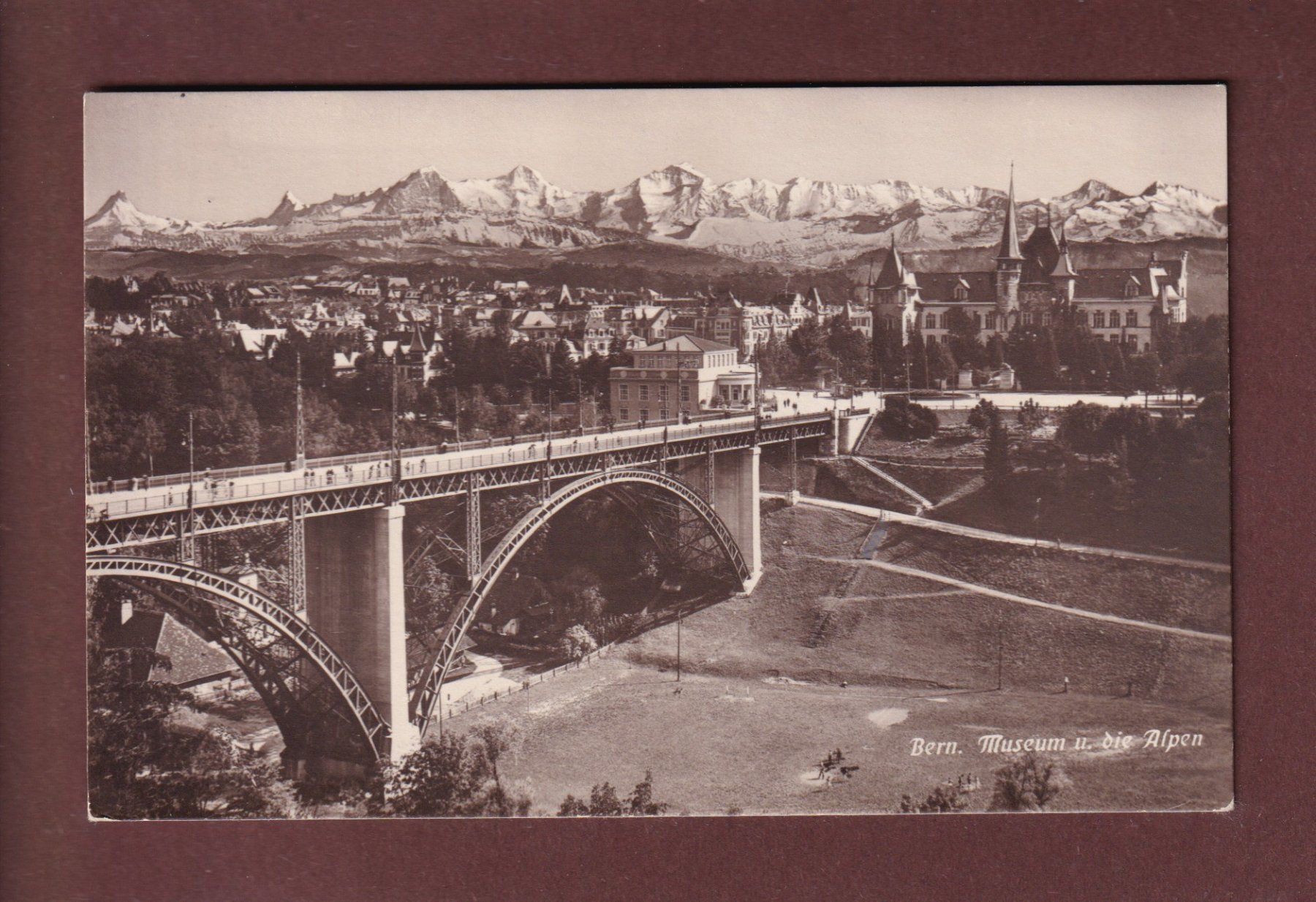 Cartoline postali: BERN - Museum und die Alpen – Usato da Pully venduto da nicecards-shop