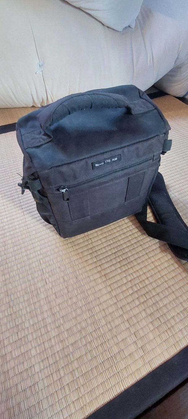 Lowepro Borse: Lowepro Nova 170 AW Kameratasche – Usato da Aeschi SO venduto da Mr.Cornrows 4