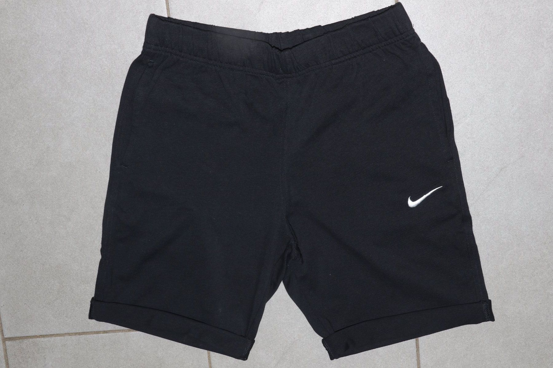Nike Pantaloni: Nike leichte Herrenshorts Gr.S neu – Nuovo (secondo la descrizione) da Oberwil-Lieli venduto da Svetlana28