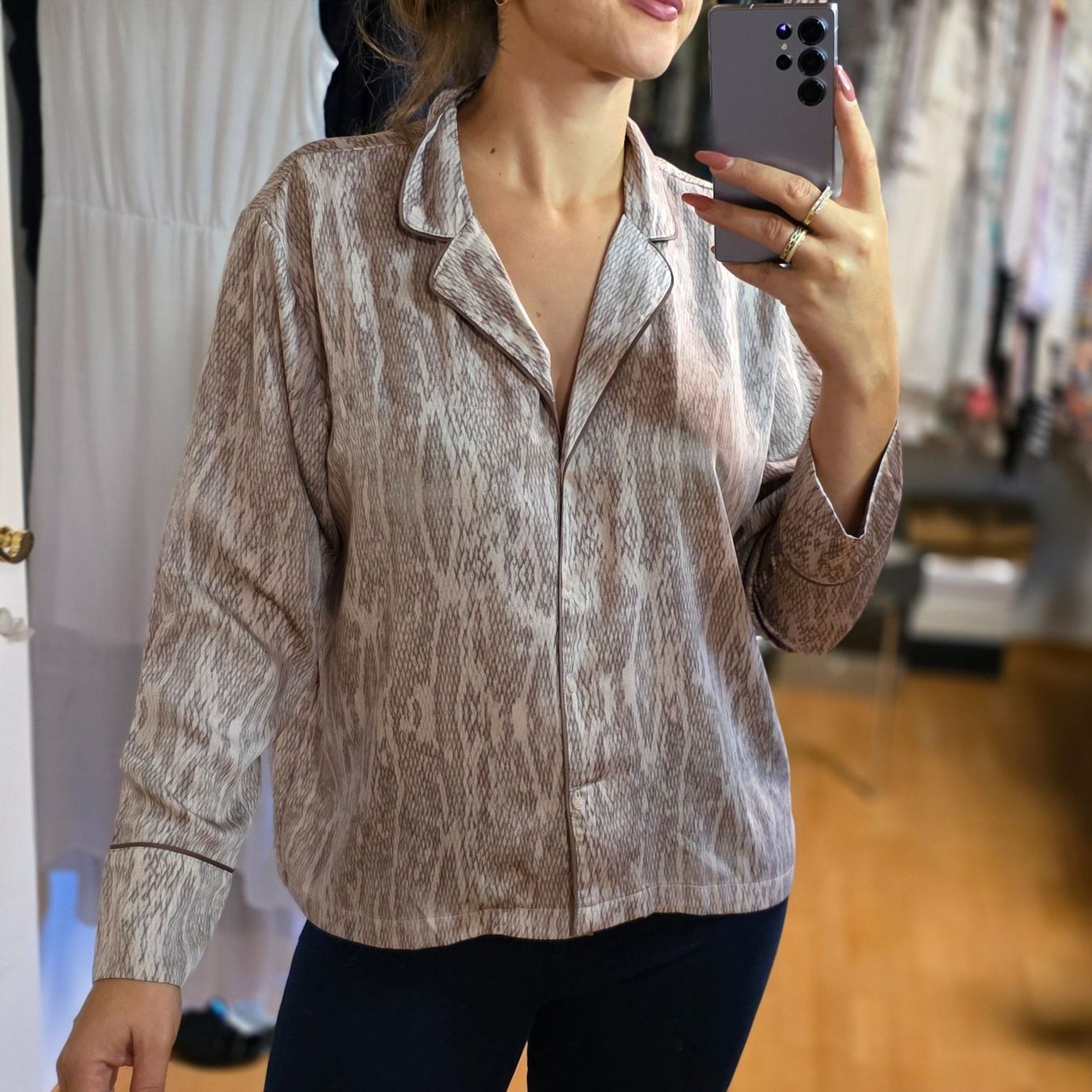 H&M Camicette: H&M Bluse/Top L Satin-Optik gemustert – Usato da Wald ZH venduto da CapLux