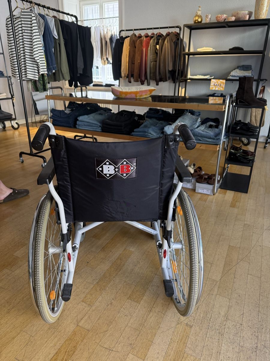 Rollstühle: Rollstuhl – Gebraucht aus Erlenbach ZH von Karinsylvester 5