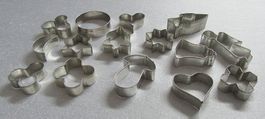 15 ältere Guetzli Ausstechformen aus Metall - diverse Motive