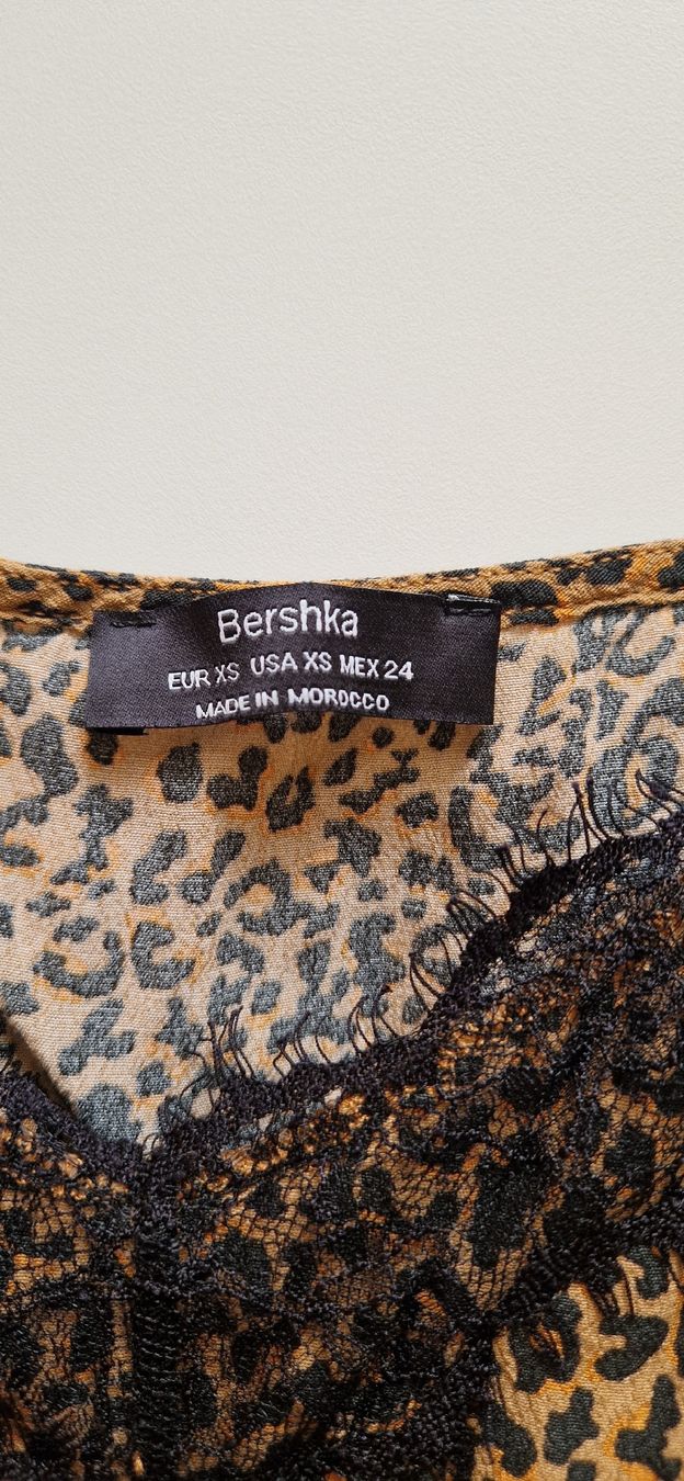 Top: Bershka Top, XS, Leoprint mit Spitze – Usato da Urdorf venduto da sab_hz2z 2