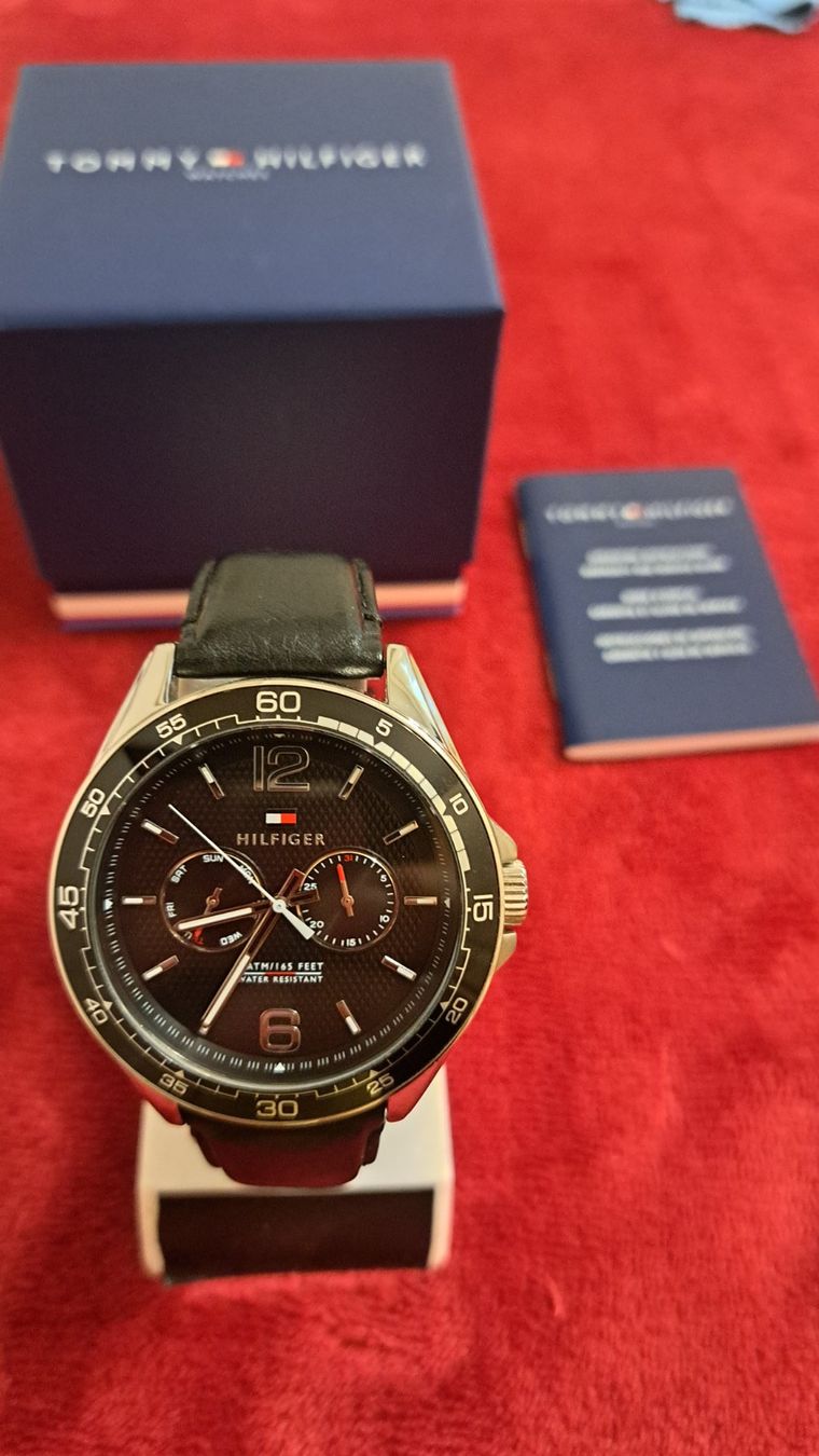 Tommy Hilfiger Uhren: Tommy hilfiger multifonction Erik 46mm, état impeccable – Neu (gemäss Beschreibung) aus Clarens von mig_f5z9