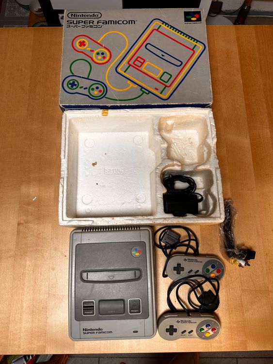 SNES Super Famicom Nintendo console avec 2 manettes en boite (Gebraucht ...