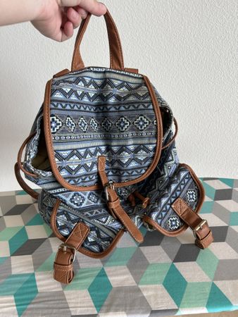 Sac à dos bohème chic, parfait pour l'été! Très bon état
