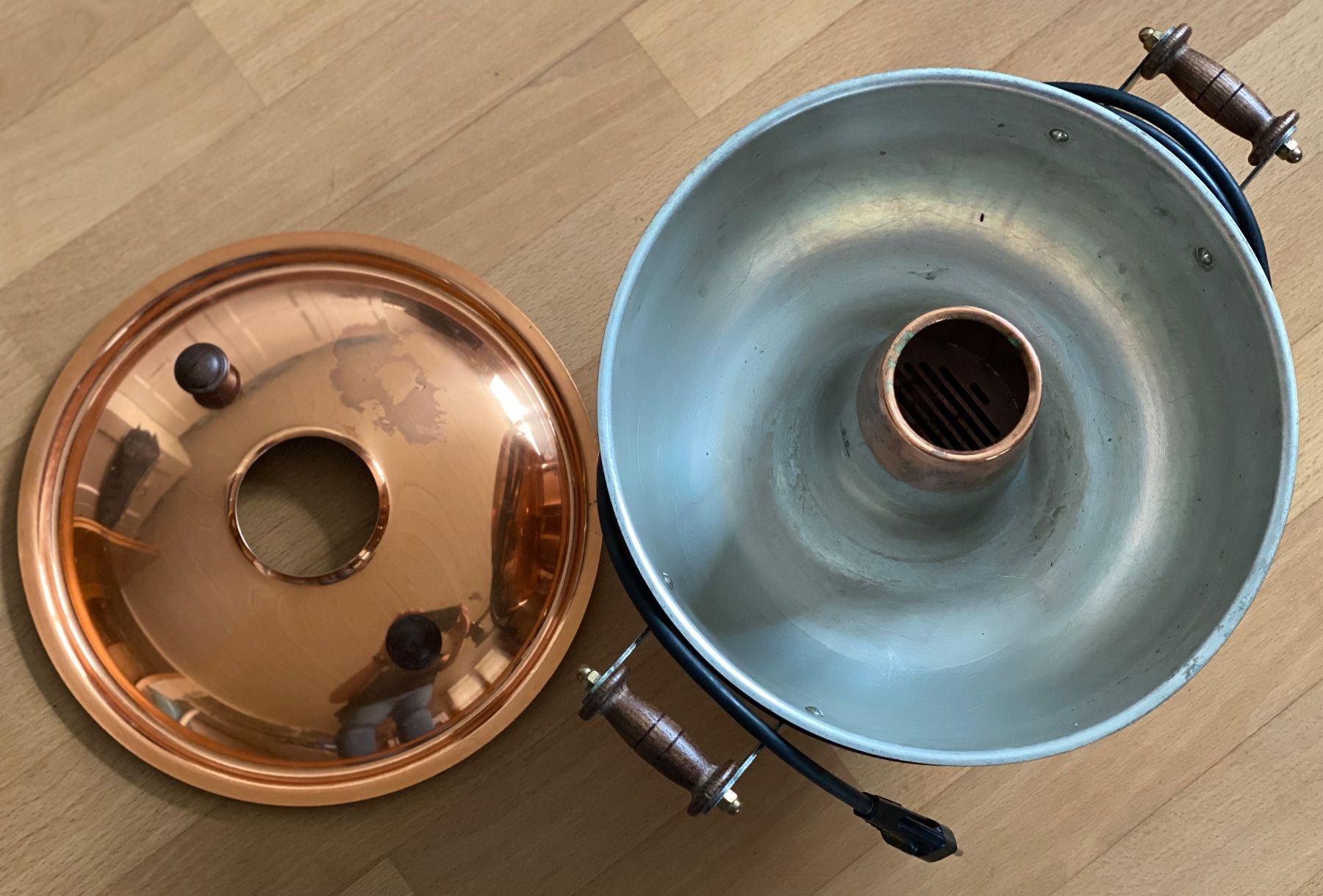 Sigg Elettrodomestici da cucina: SIGG Feuertopf/Mongolentopf Kupfer-Fondue-Set – Usato da Alpnach Dorf venduto da Sternenfunkeln 1