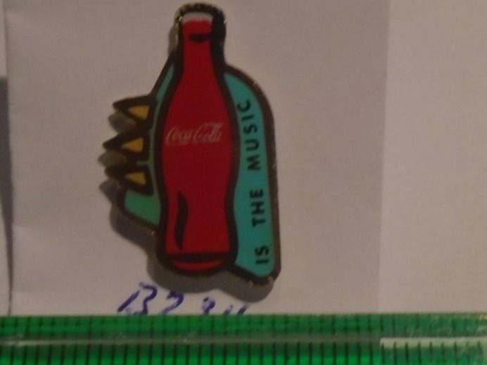Placchette & Badge: 1 Coca Cola Misic Pin (B234) – Usato da Winterthur venduto da Beli2000