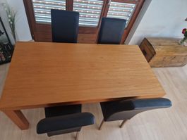 Tisch massiv und Stühle