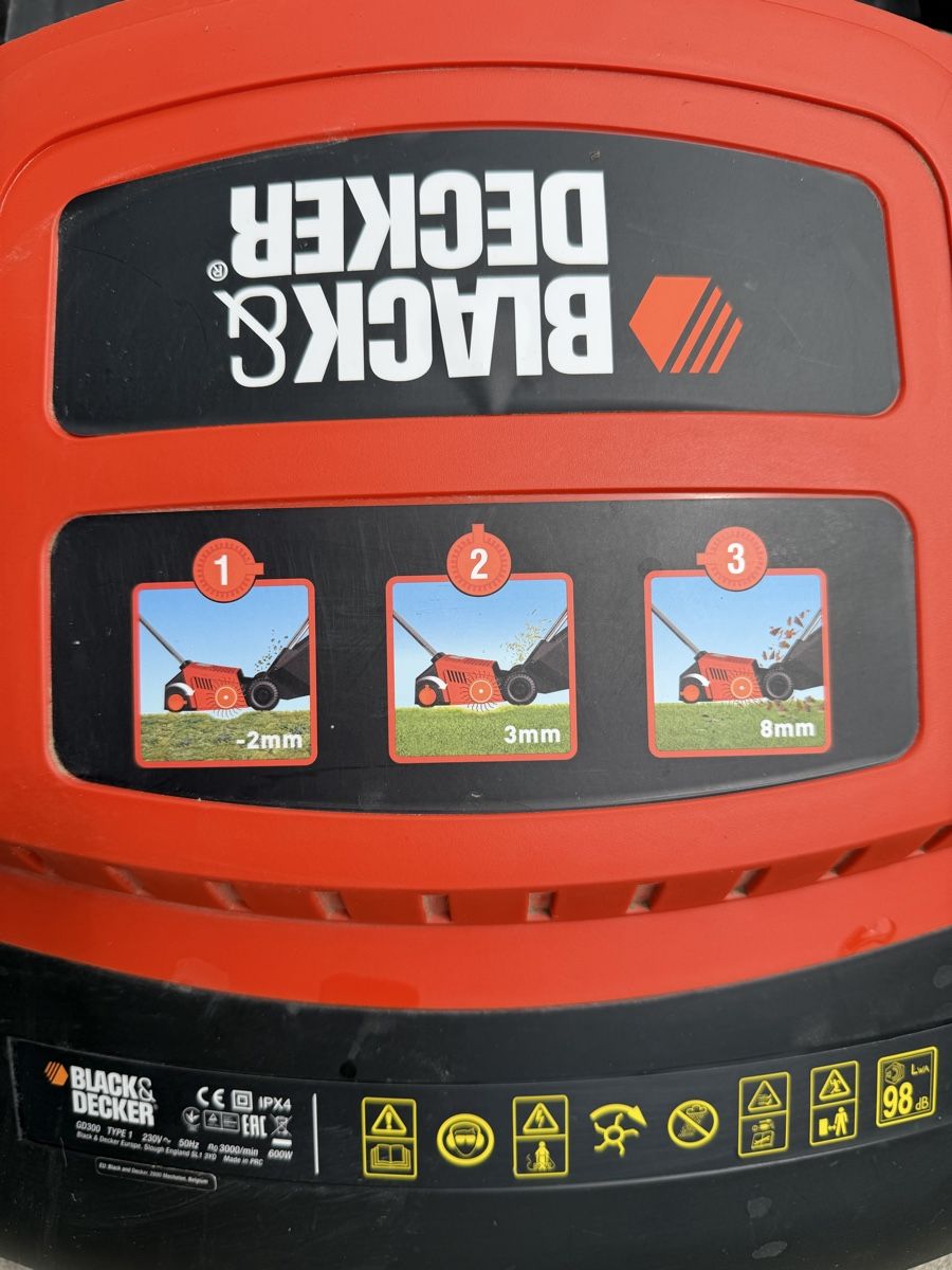 Attrezzi per la lavorazione del suolo: Black & Decker Vertikutierer – Usato da Flurlingen venduto da NatDrake 2