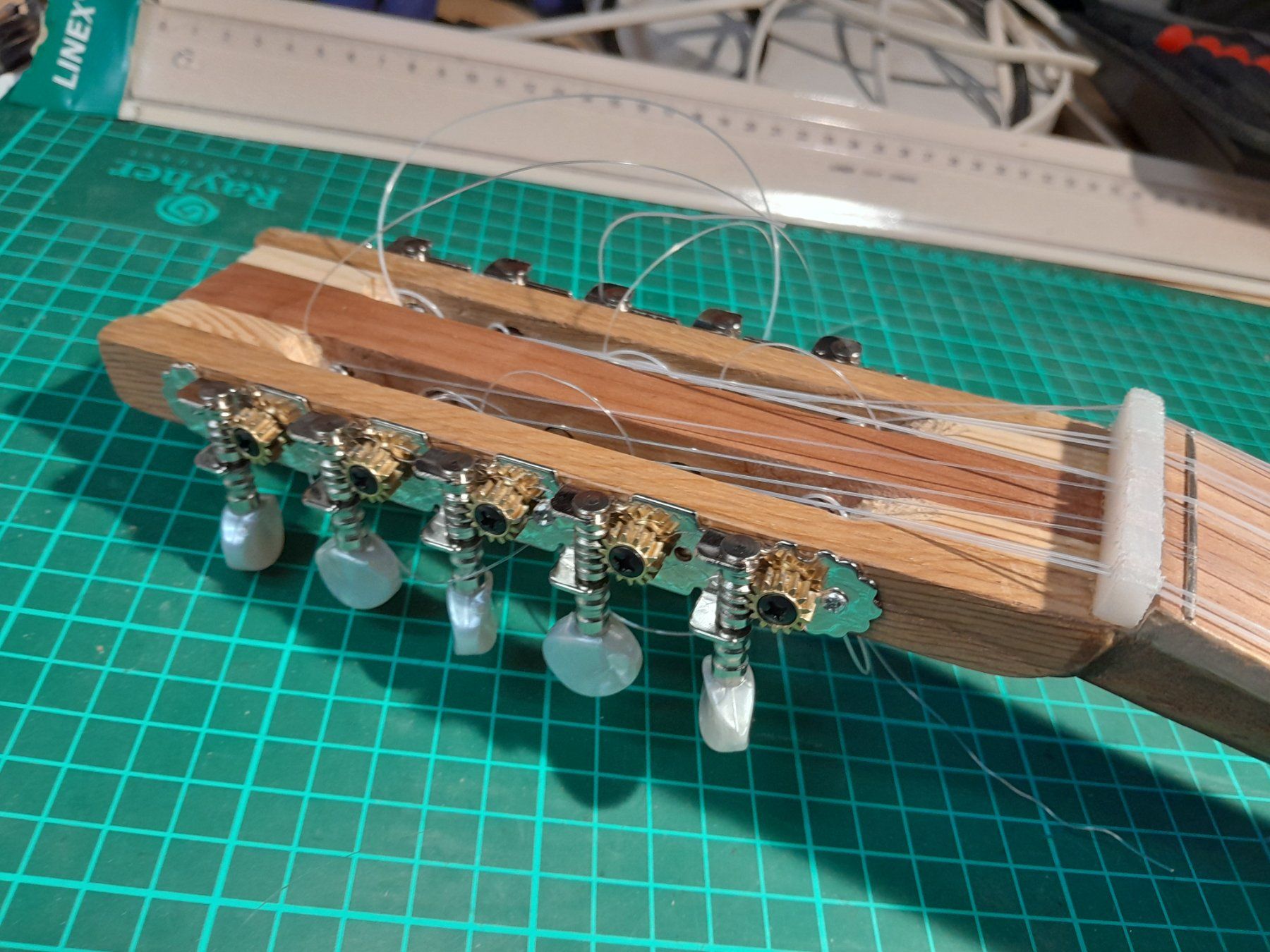 Strumenti musicali: Charango electroacoustique – Nuovo e nell'imballaggio originale da Lausanne venduto da EdwinBOSU 3