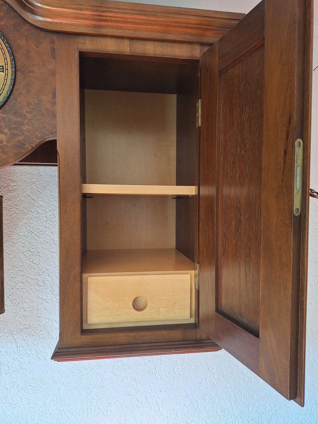 Armadi: Hängemöbel mit Uhr – Usato da Altstätten SG venduto da man_m9rv 3