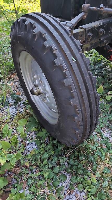 Veicoli commerciali: Massey Ferguson 135 SUP mit Ladekran – Usato da Hombrechtikon venduto da Stella8 3