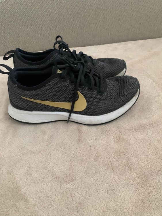chaussure nike noir et doré