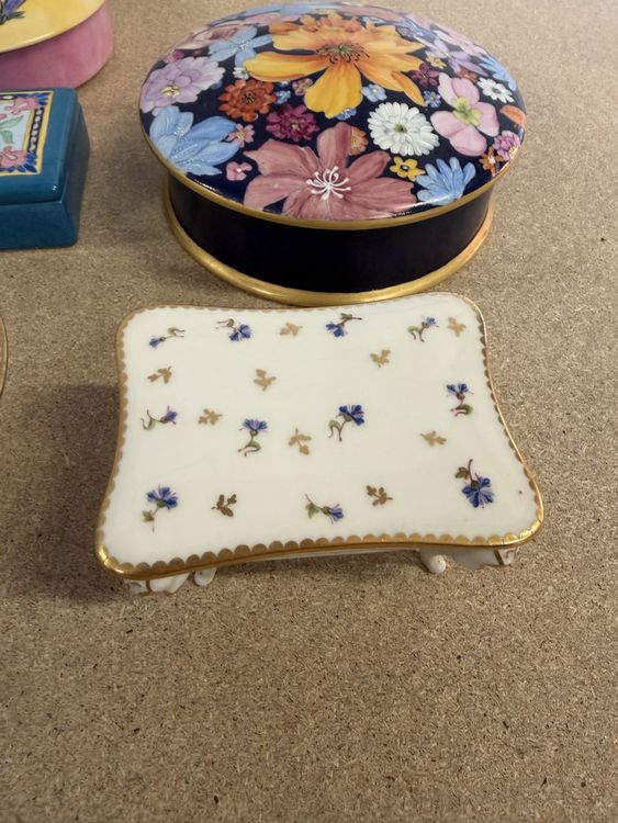 Ensemble de 7 boites en porcelaine en excellent état (D #39 occasion) à