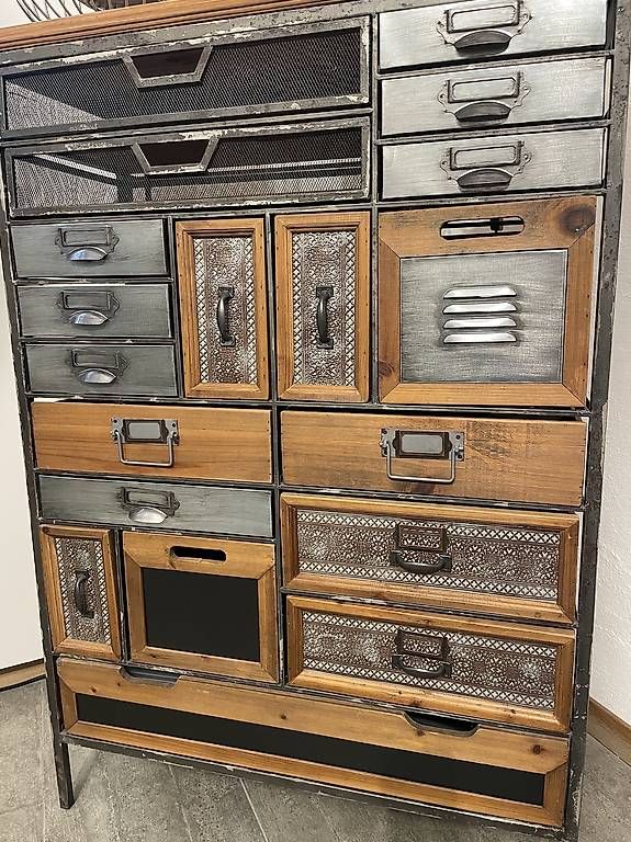 Cassettiere: Wunderschöner Schubladenkorpus im Industrial-Style – Usato da Hasle b. Burgdorf venduto da Corbu 1