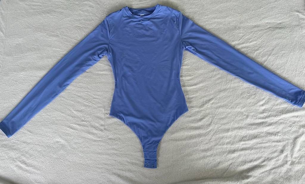 Skims Top: SKIMS blue bodysuit – Usato da Wettingen venduto da ObradovicJelena