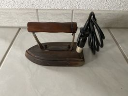 Antikes Bügeleisen
