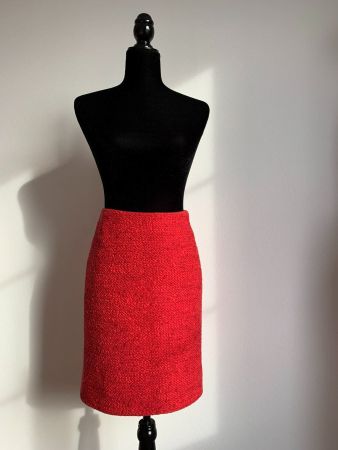 AKRIS: Neu/ungetragen - herrlich roter Tweed-Jupe, 38