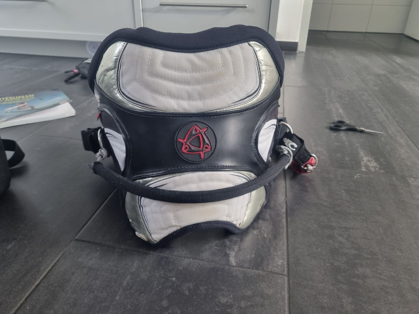Aquilone: Cabrinha Switchblade 12qm Kitesurf Set mit Trapez, Pumpe, .. – Usato da Wünnewil venduto da Utan8 3
