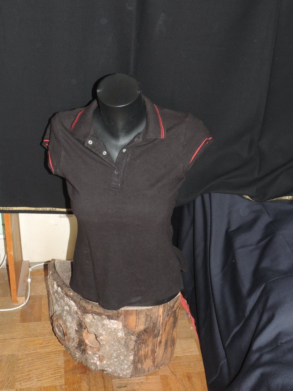 Magliette Polo: t shirt polo noir rayure rouge – Usato da Genève venduto da Axelle333