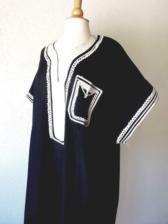 ONE SIZE PONCHO STICKEREI ABAYA SCHWARZ WEISS CAPE KIMONO