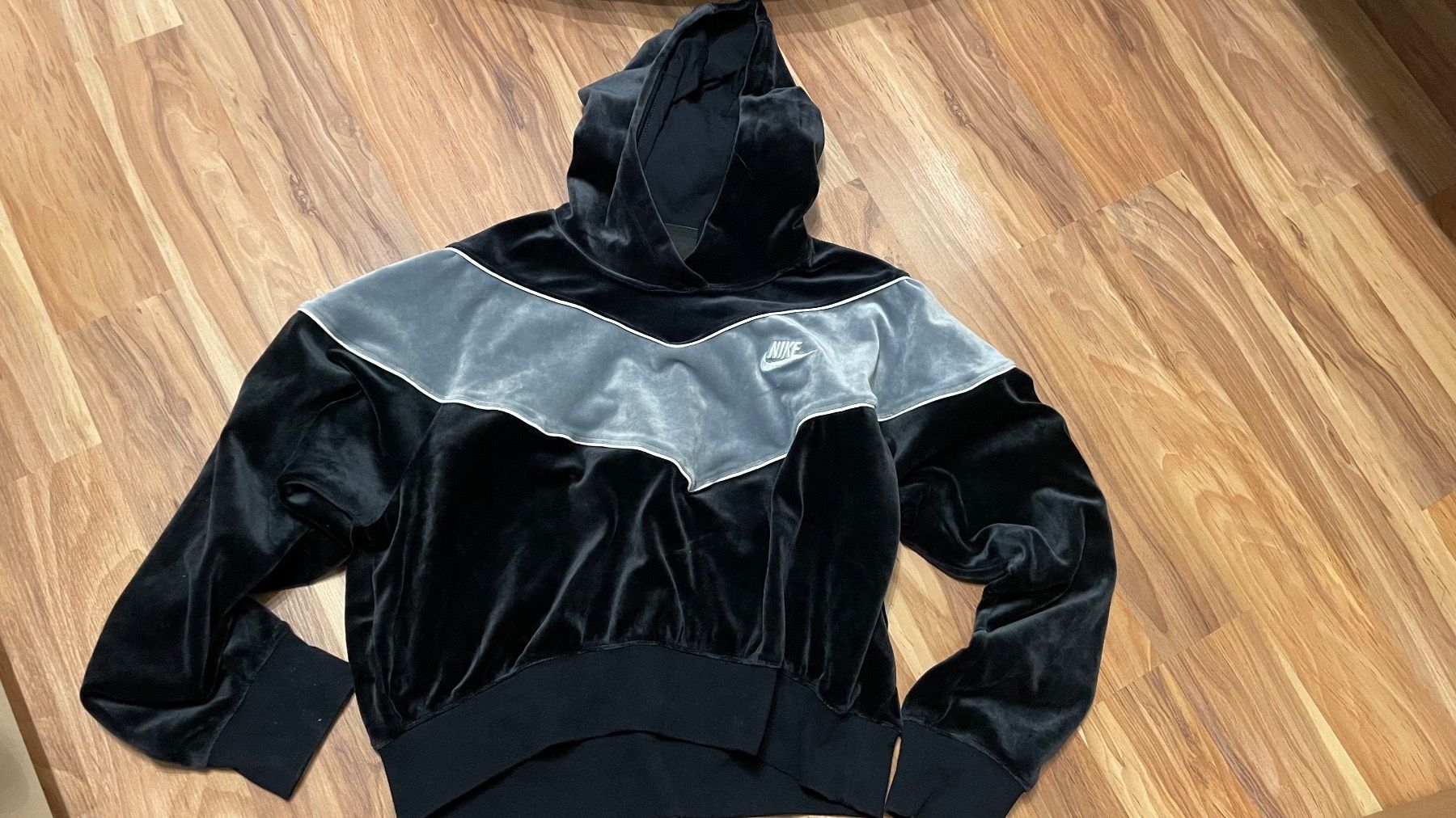 Pulls et sweat-shirts: Pullover von Nike Grösse ca. 170/176 – D'occasion à Neuenkirch par balani
