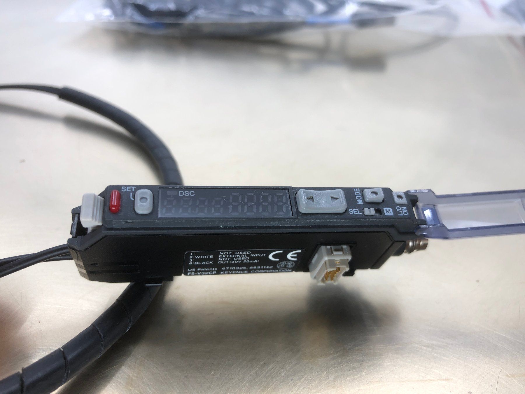 Componenti elettronici: Lichtleiter KEYENCE FS-V32CP & Keyence FU-11 – Usato da Laufenburg venduto da Sirluger 2