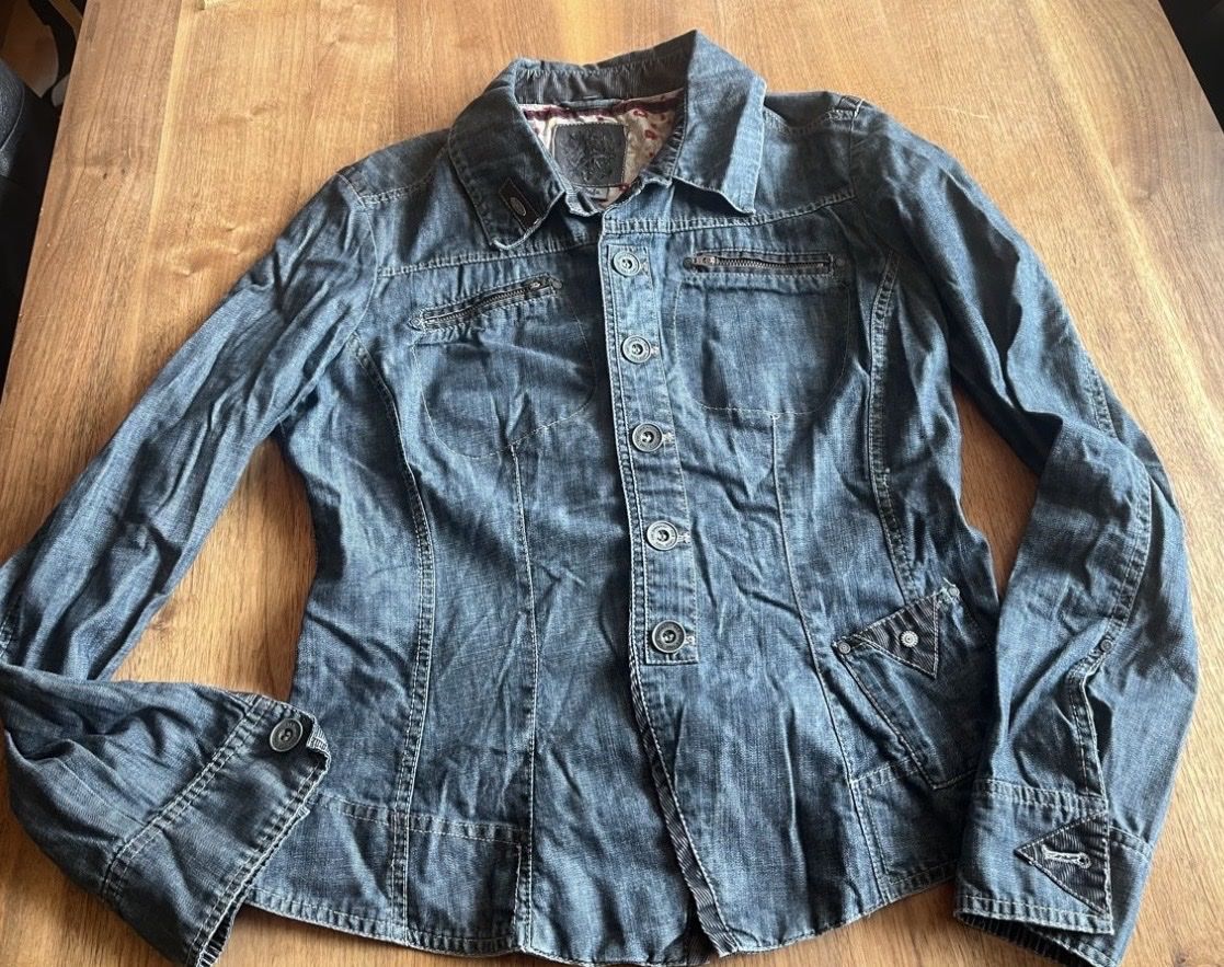Nile Giacche: schöne NILE Jacke Gr. M – Usato da Buchrain venduto da Sunny026