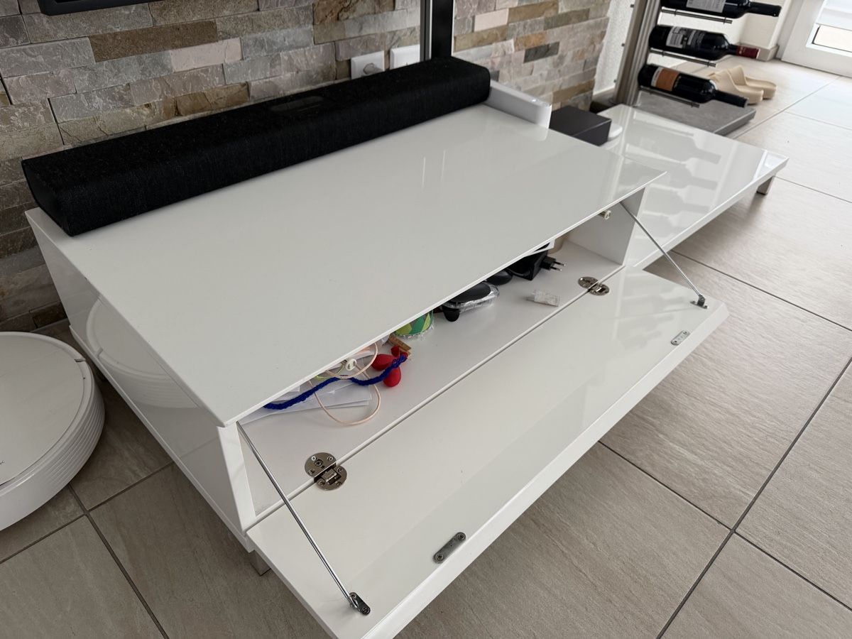 TV Möbel: TV-Lowboard weiss Hochglanz  – Gebraucht aus Müllheim Dorf von adn_5qfp 1
