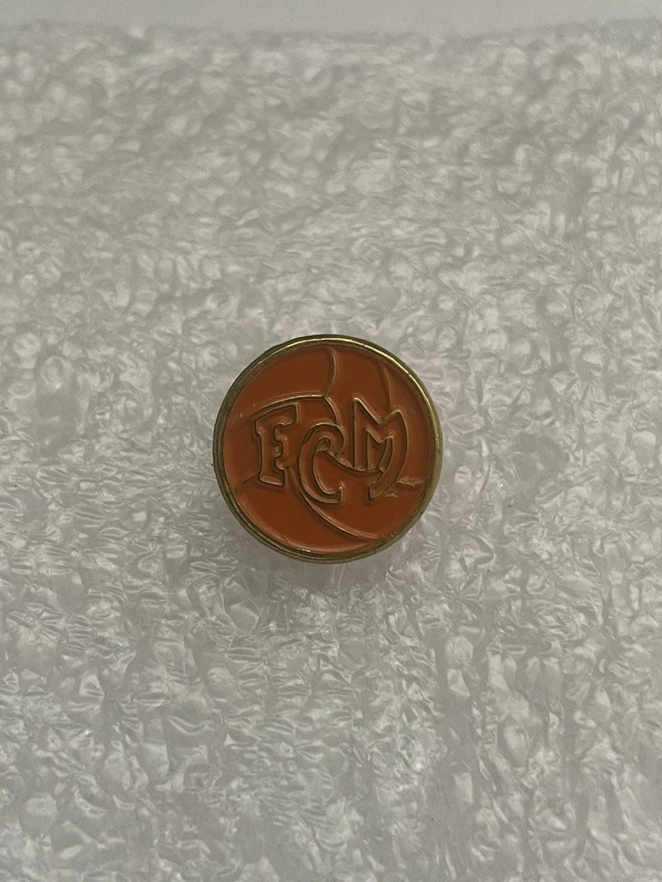 Placchette & Badge: 210. Pin - FC Morbio – Usato da Luzern venduto da Irek