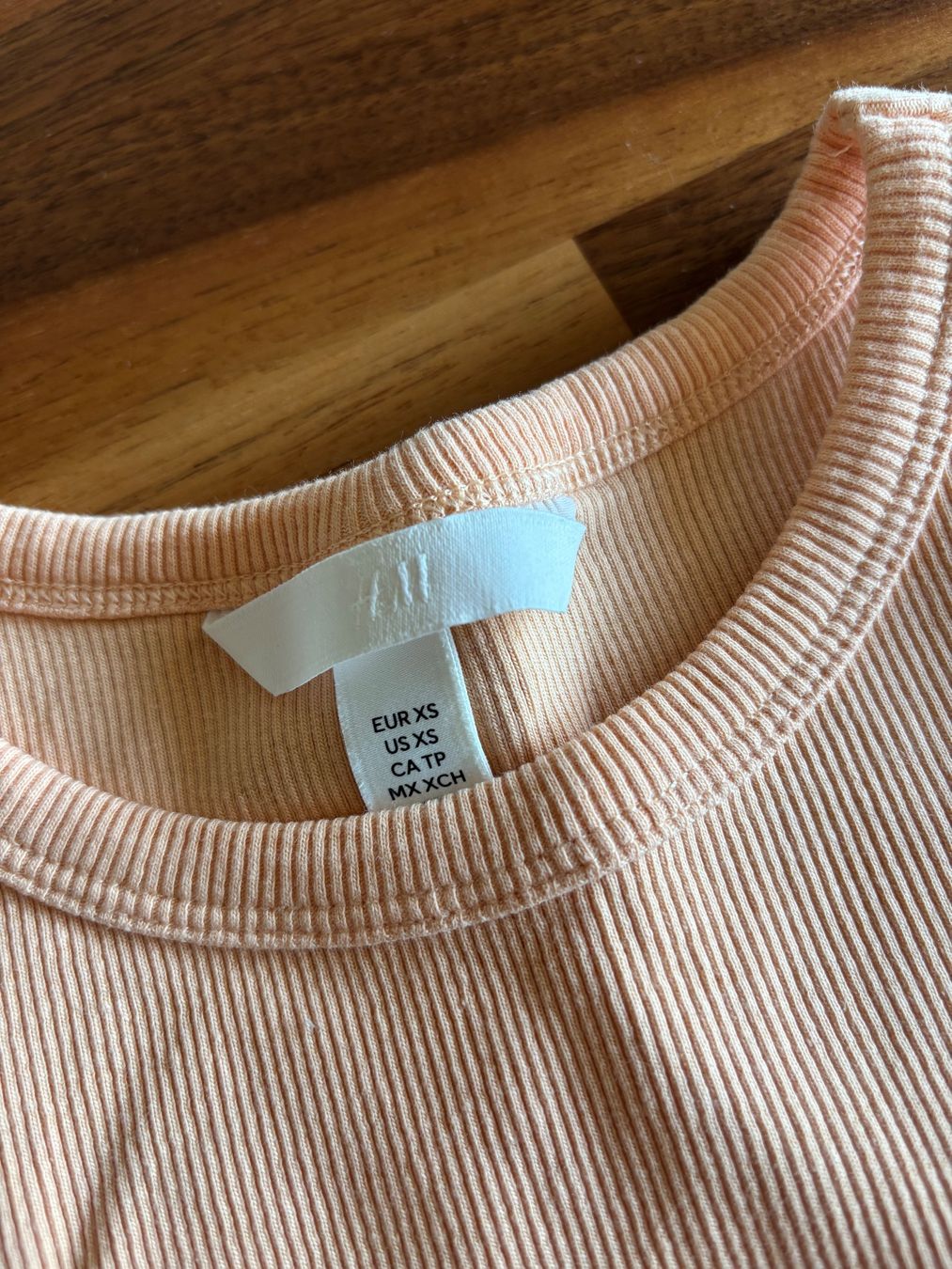 H&M Top: H&M Tanktop / XS / Light Peach – Usato da Winkel venduto da masrisa 2
