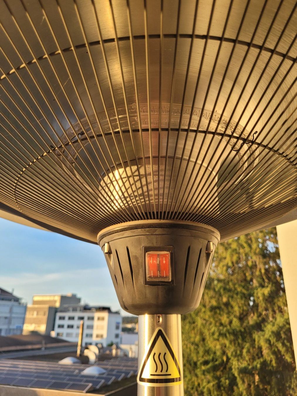 Einhell Radiatori: Einhell Halogenheizer/Heizpilz NHH 2100 – Usato da Uster venduto da 13smiley13 3