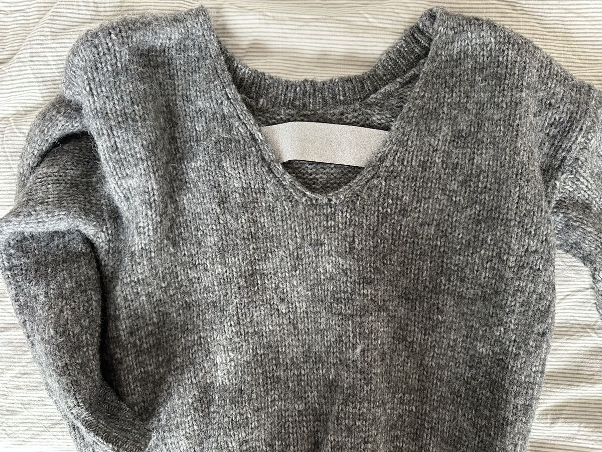 Pulls & Sweat-shirts: Grauer Strickpullover, Grösse M – D'occasion à Basel par Val_8xhs 1