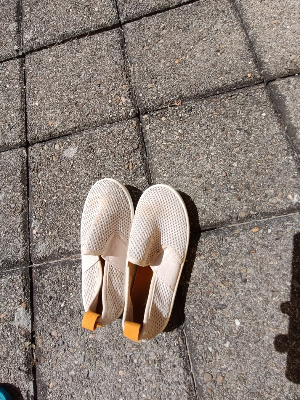 H&M Schuhe für Jungen: Leichte Kinder Sommerschuhe, Grösse 26 / US 9 – Gebraucht aus Berikon von mezzze 1