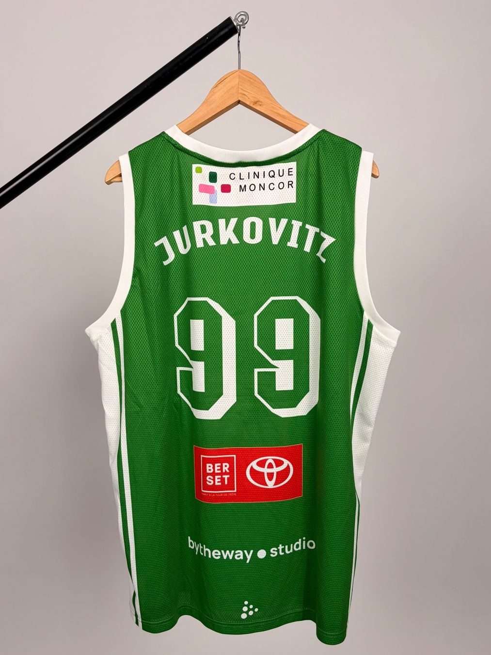 Canottiere & Pantaloni: Natan Jurkovitz #99 - Maillot et short – Usato da Fribourg venduto da FribourgOlympicB 1