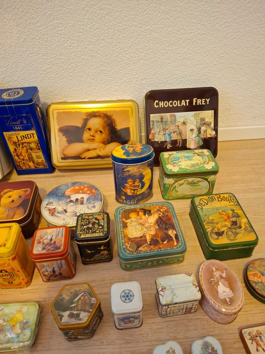 Tutte le decorazioni: Lot mit ca. 40 leeren Metalldosen – Usato da Dietikon venduto da Hwengi 2