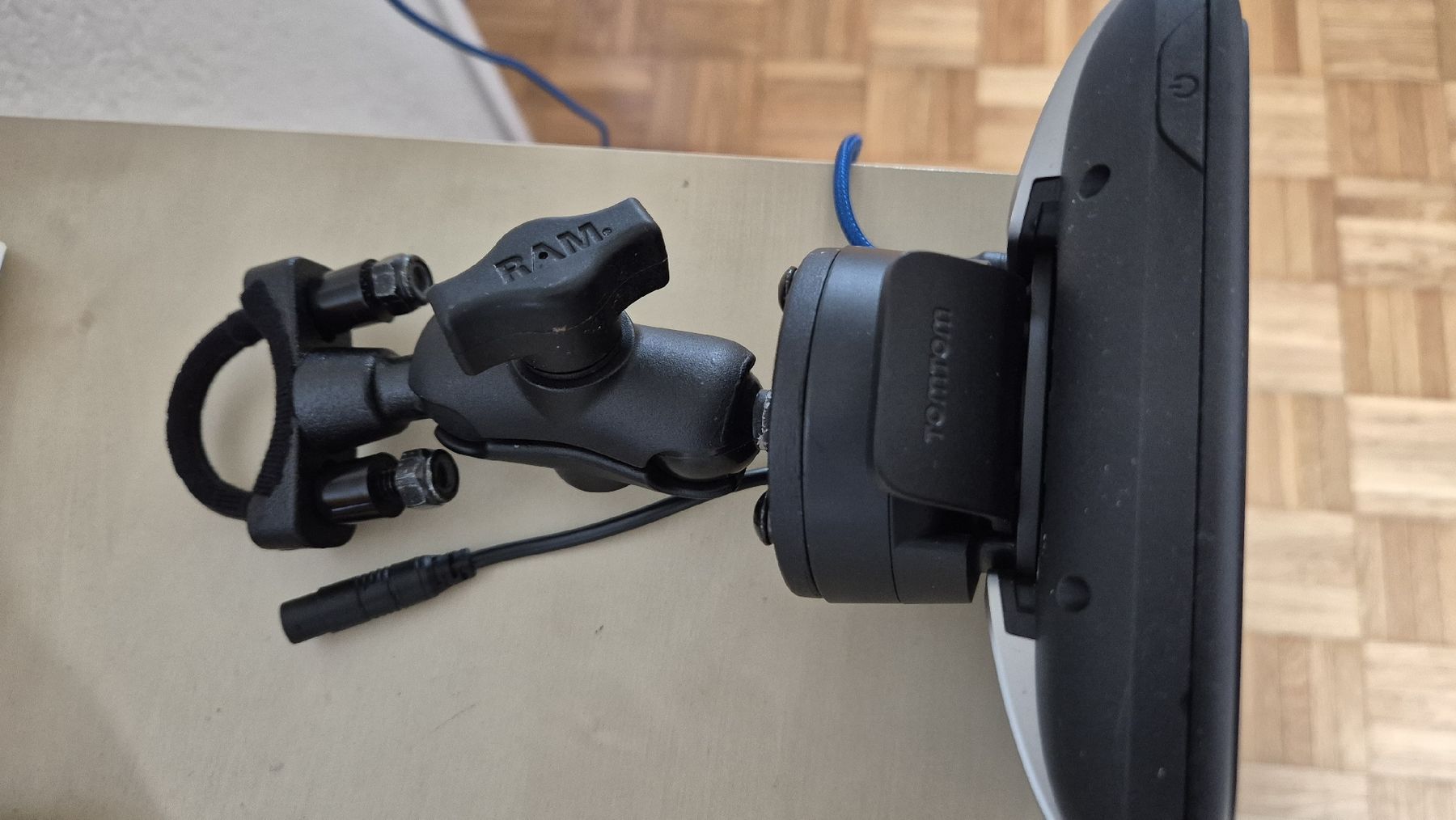 Tomtom Navigationsgeräte: Tom Tom Rider 400 – Gebraucht aus Bülach von Sacro 2