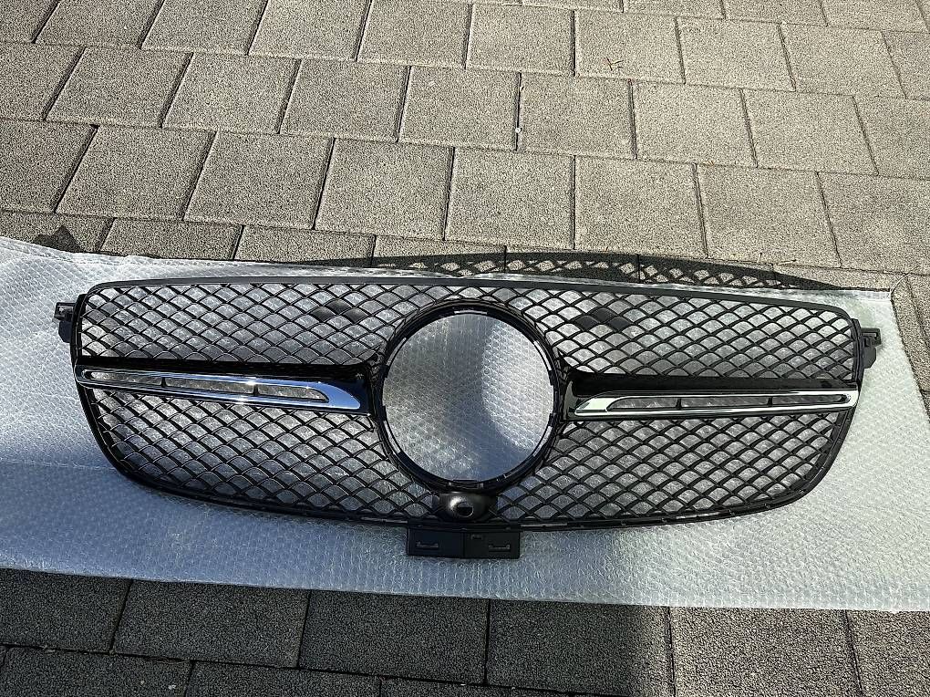 Tutti pezzi di ricambio auto: GLE AMG Kühlergrill  – Usato da Knonau venduto da Piere6