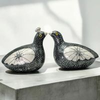 Paire de sculptures pintades en céramique peinte à la main
